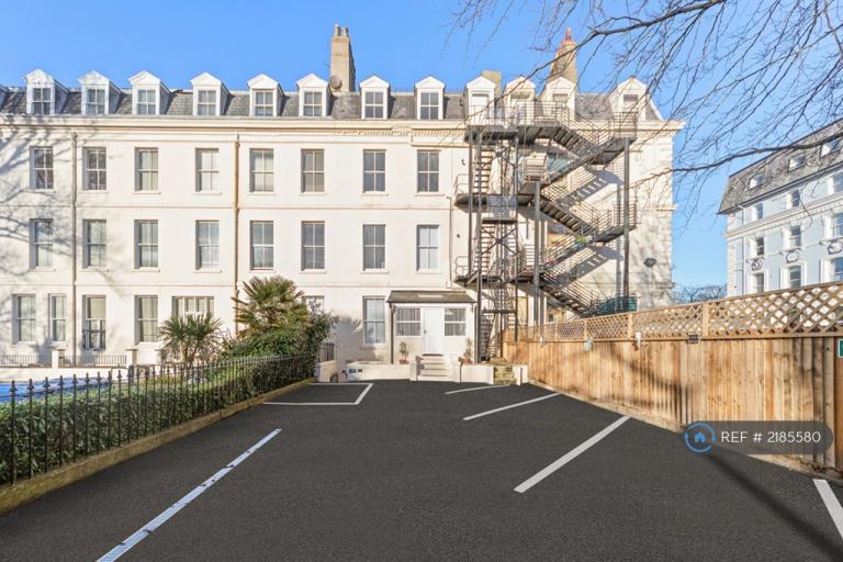 Flat St Martin's Avenue in Scarborough