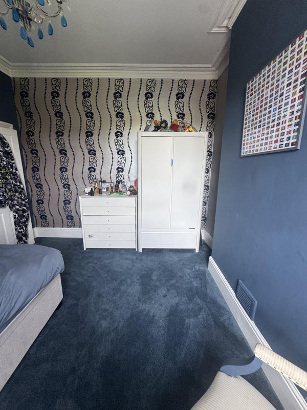 Room Lansdowne Road in Greater London