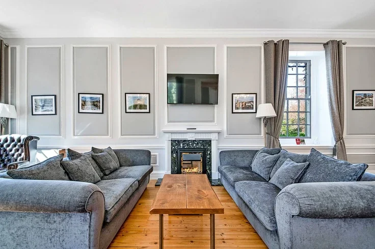 Flat Sutton Road in Sutton-under-Whitestonecliffe