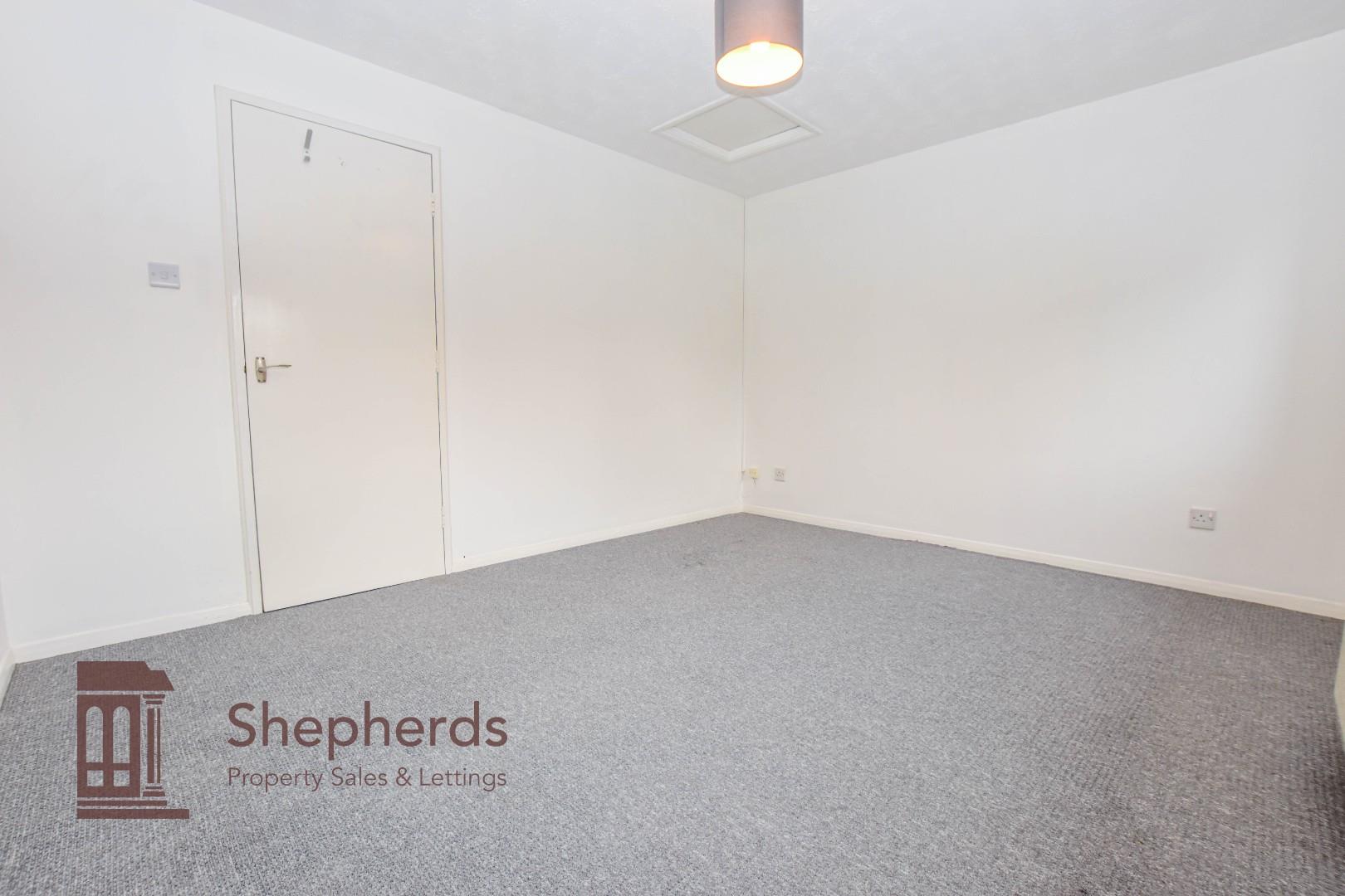Flat Parrotts Field in Hoddesdon