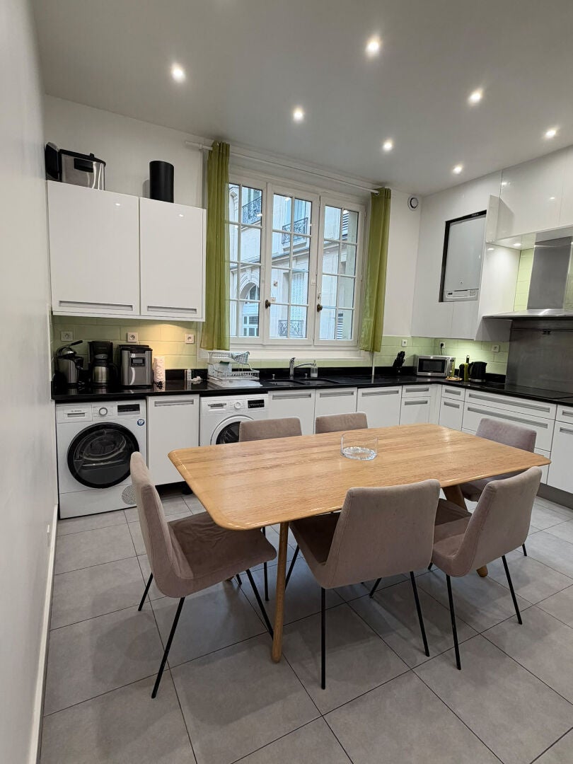 Flat Rue de la Trémoille in Paris