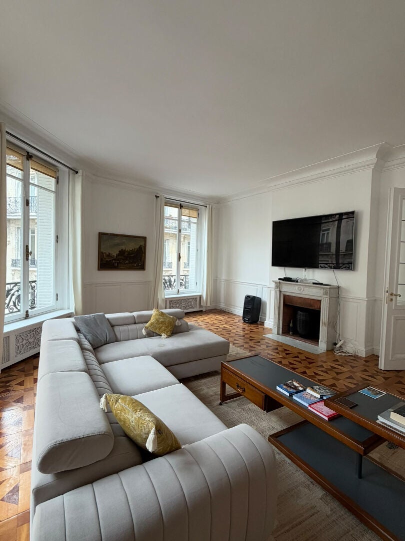 Flat Rue de la Trémoille in Paris