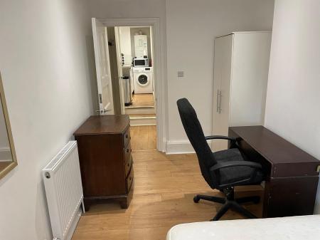 Room Somerhill Road in Hove