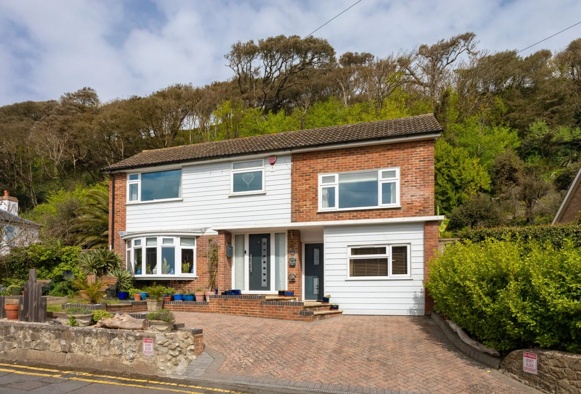 House Radnor Cliff in Folkestone and Hythe District