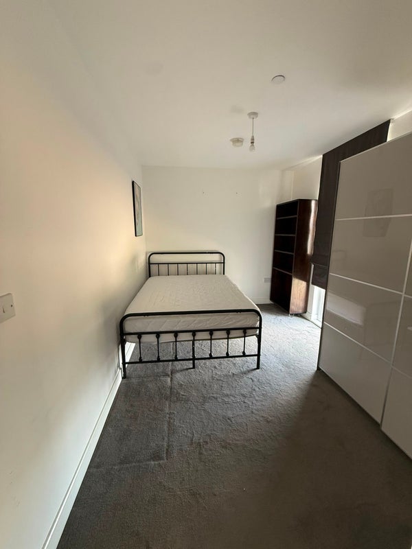 Room Hoffmans Road in Greater London