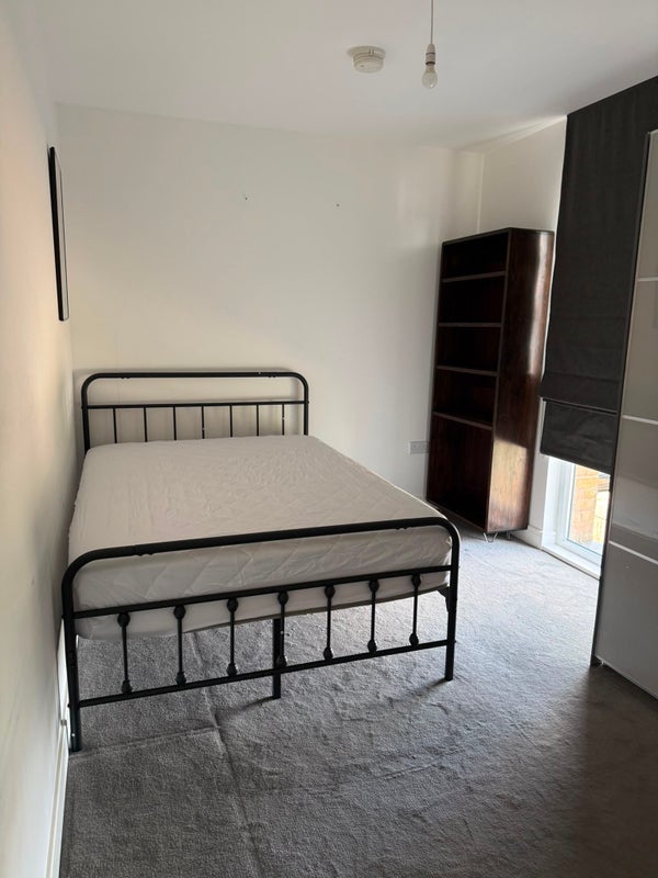 Room Hoffmans Road in Greater London