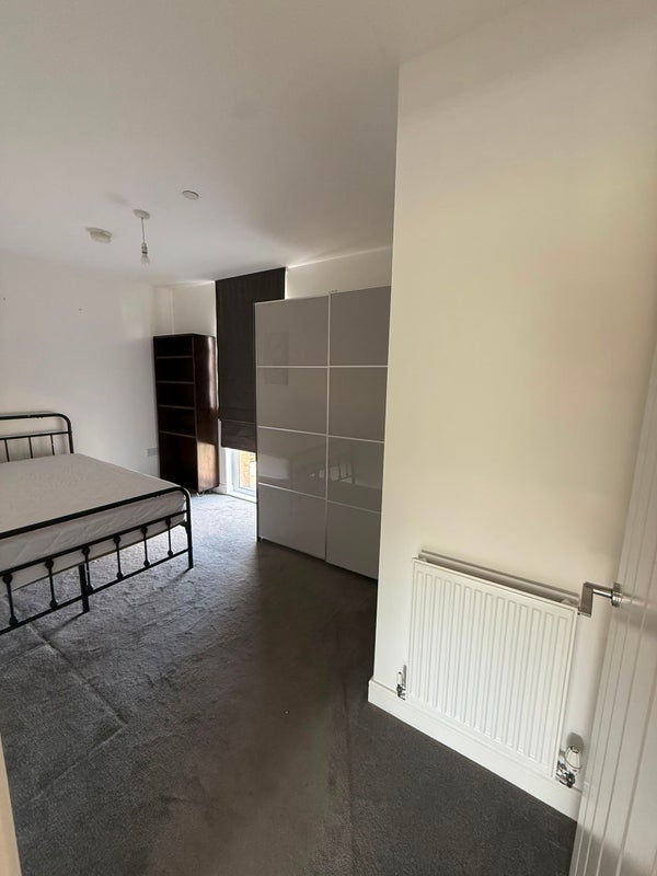 Room Hoffmans Road in Greater London