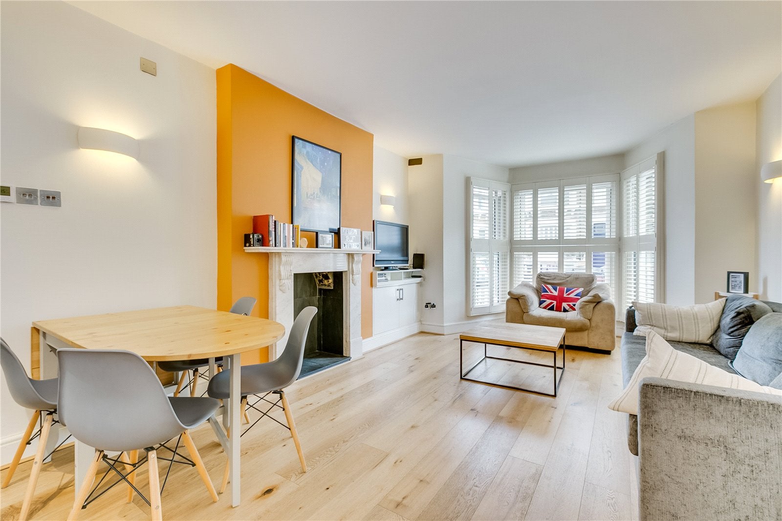 Flat Hannington Road in Greater London