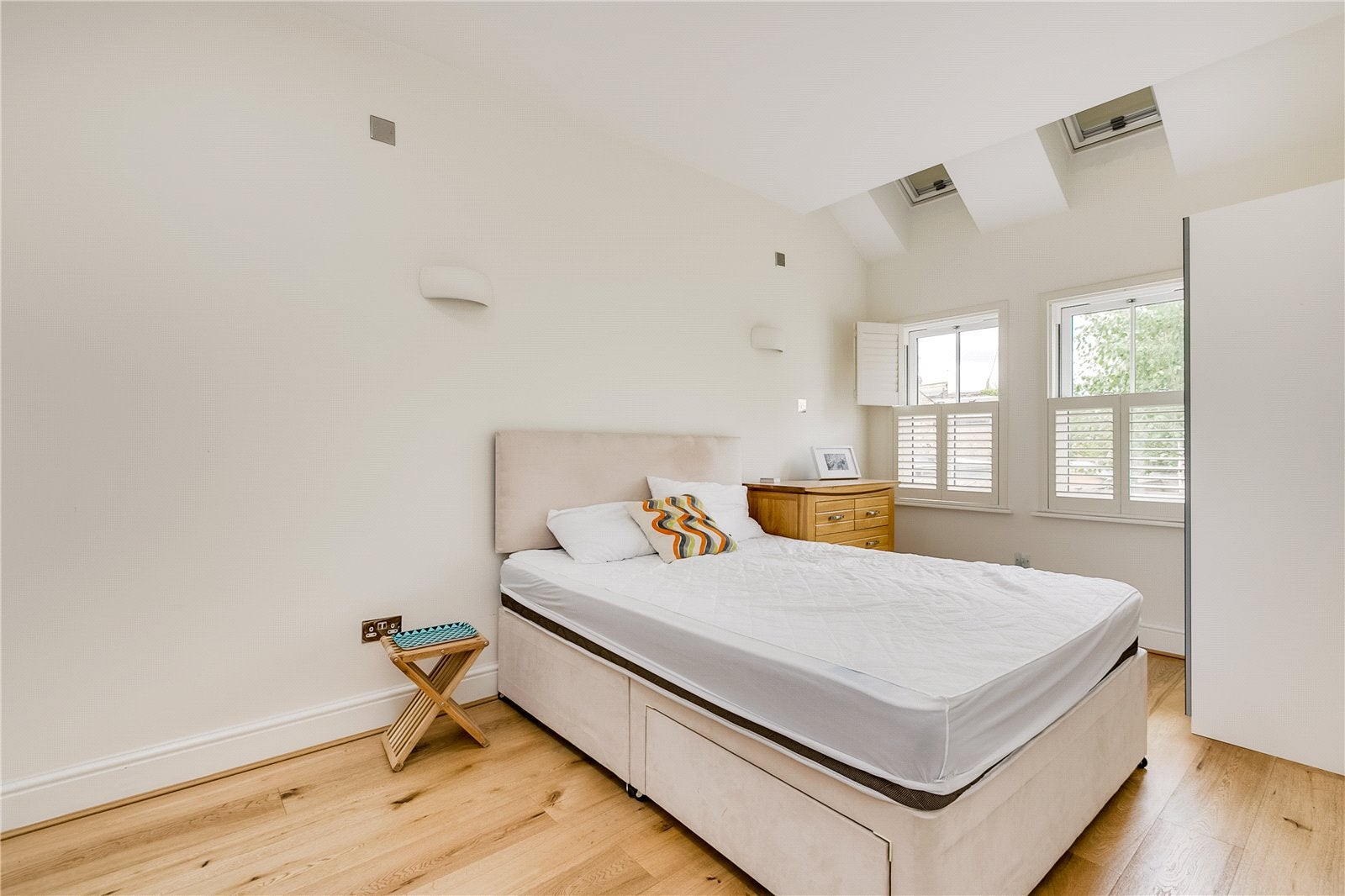 Flat Hannington Road in Greater London