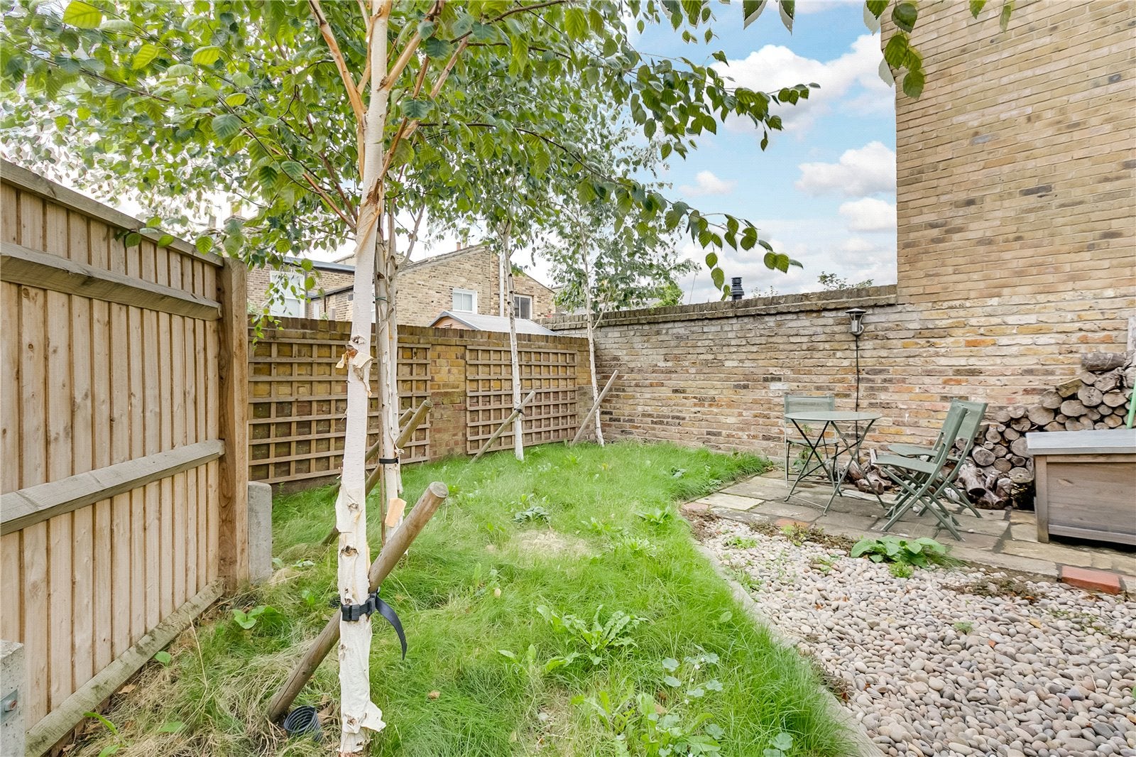 Flat Hannington Road in Greater London