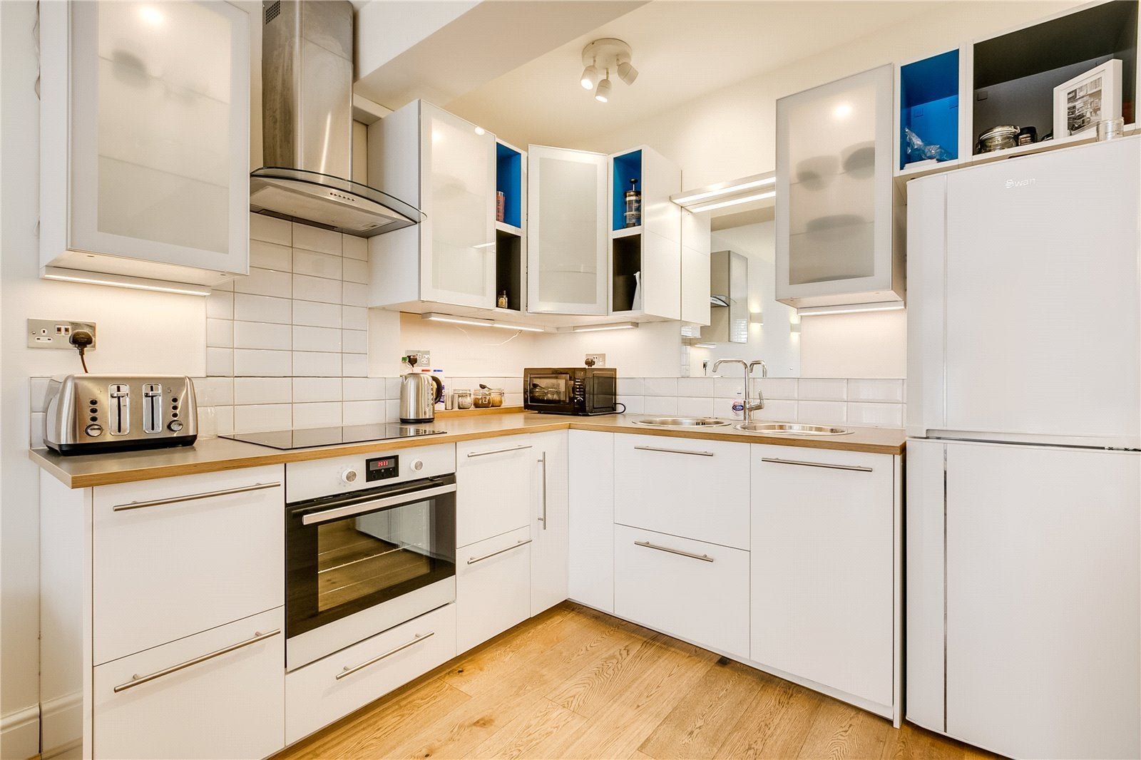 Flat Hannington Road in Greater London