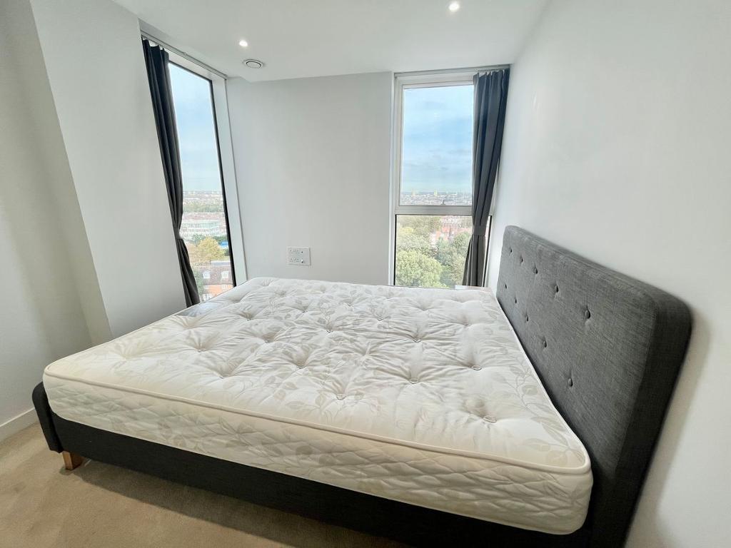 Flat Newnton Close in Greater London
