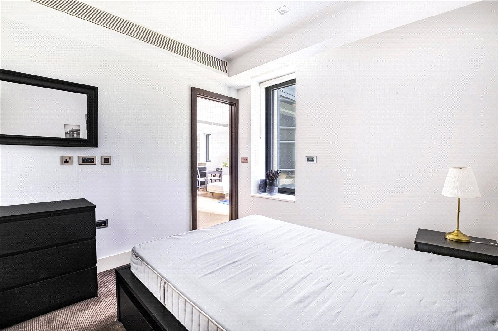 Flat Glasshouse Walk in Greater London