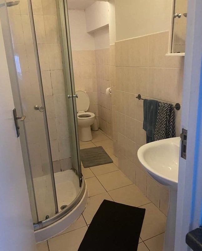 Room Kentish Town Road in Greater London
