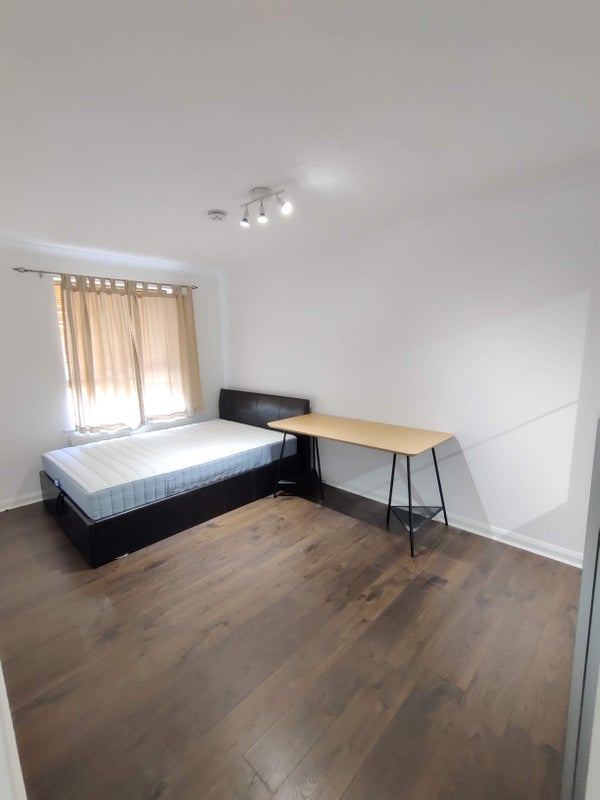 Room Wapping Wall in Greater London
