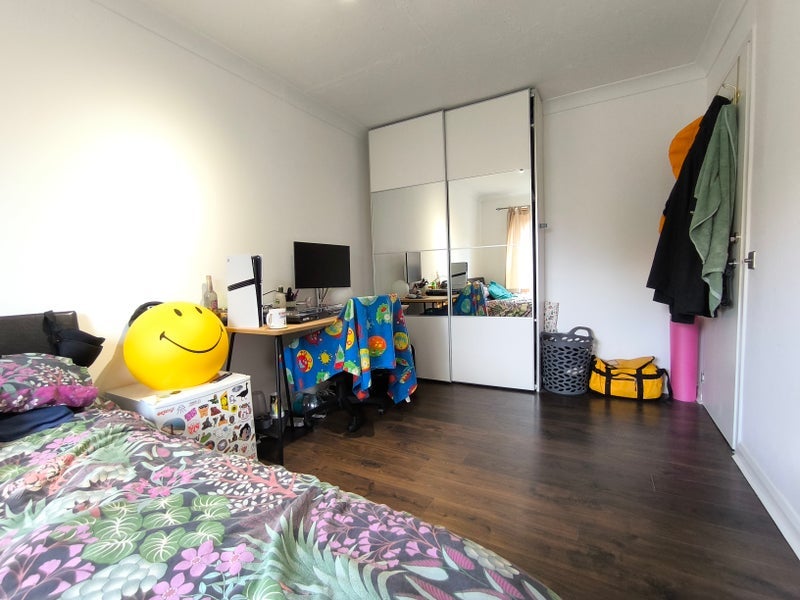 Room Wapping Wall in Greater London