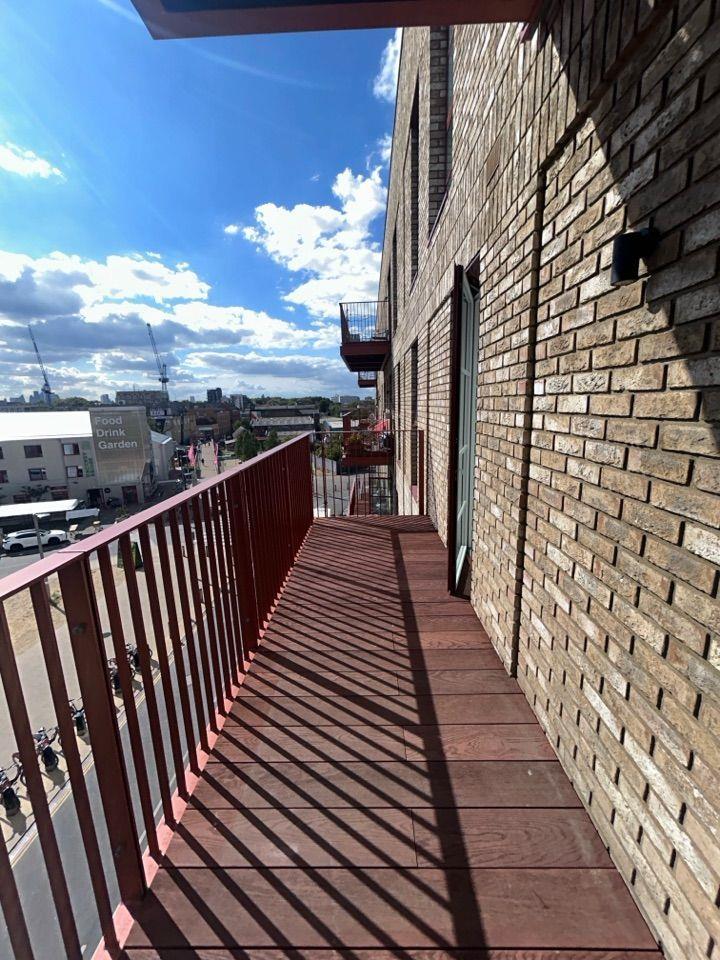 Flat Copper Street in Greater London