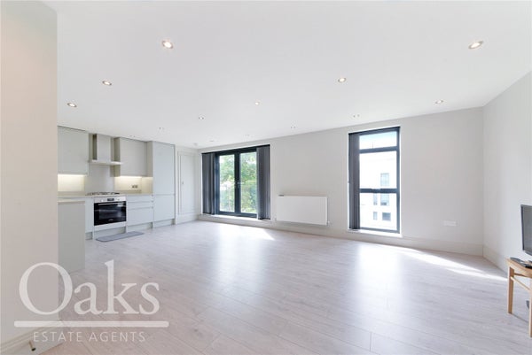 Flat Tavistock Road in London