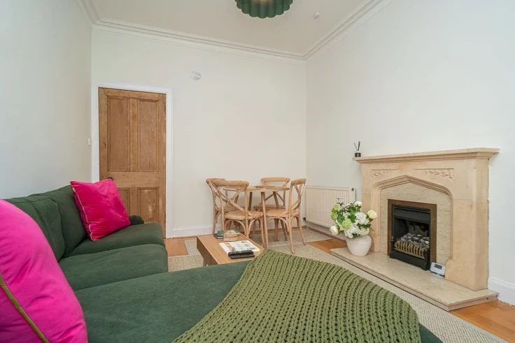 Flat Gardner's Crescent in City of Edinburgh