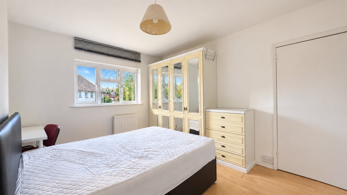 Room Marymead Close in Ryde