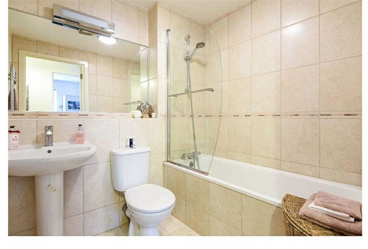 Room High Street in Greater London