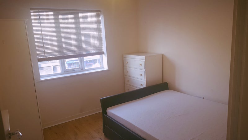 Room High Street in Greater London