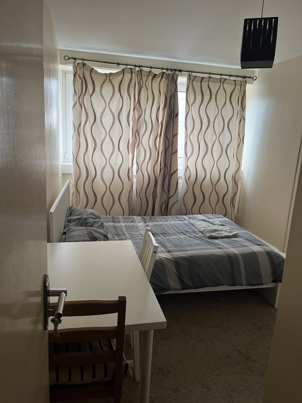 Room Tunworth Crescent in Greater London