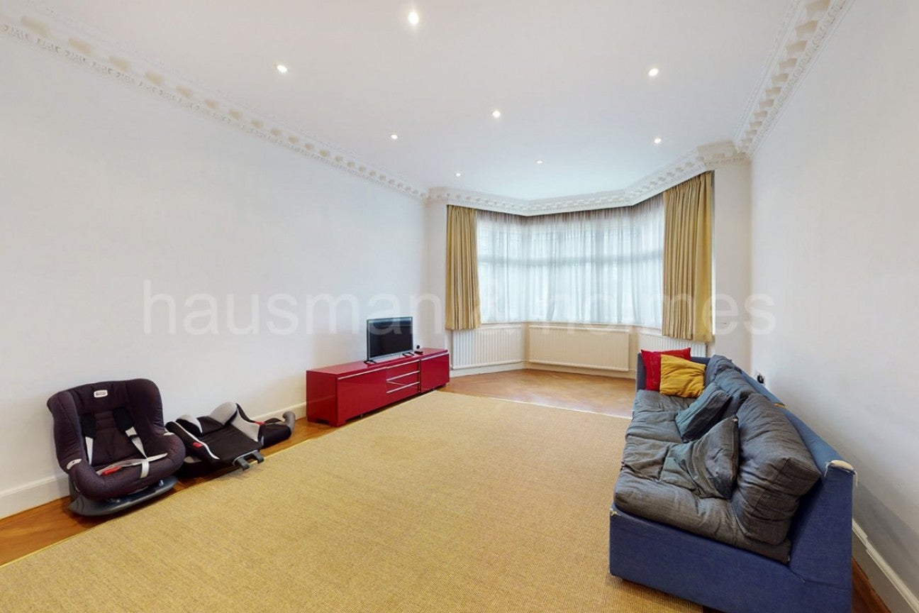 House Dunstan Road in Greater London