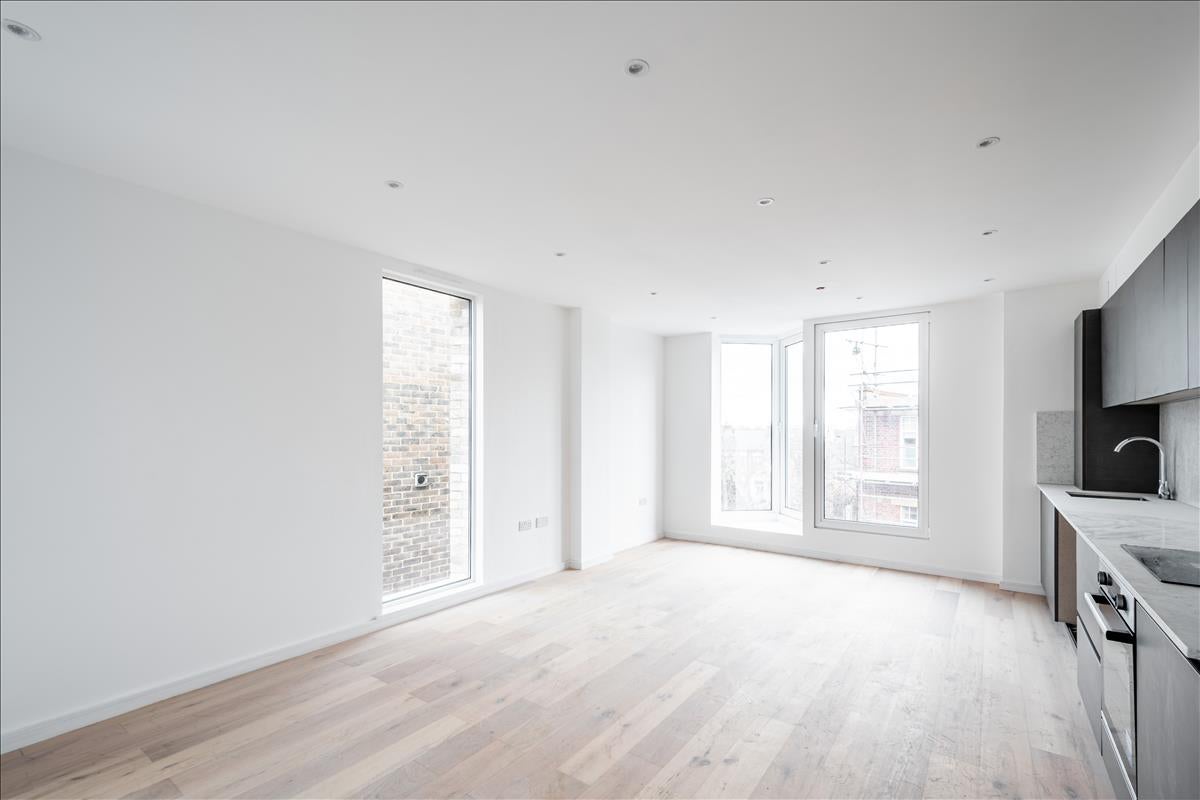 Flat Powell Road in Greater London