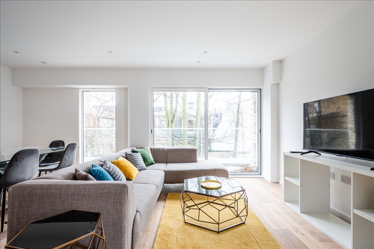 Flat Powell Road in Greater London