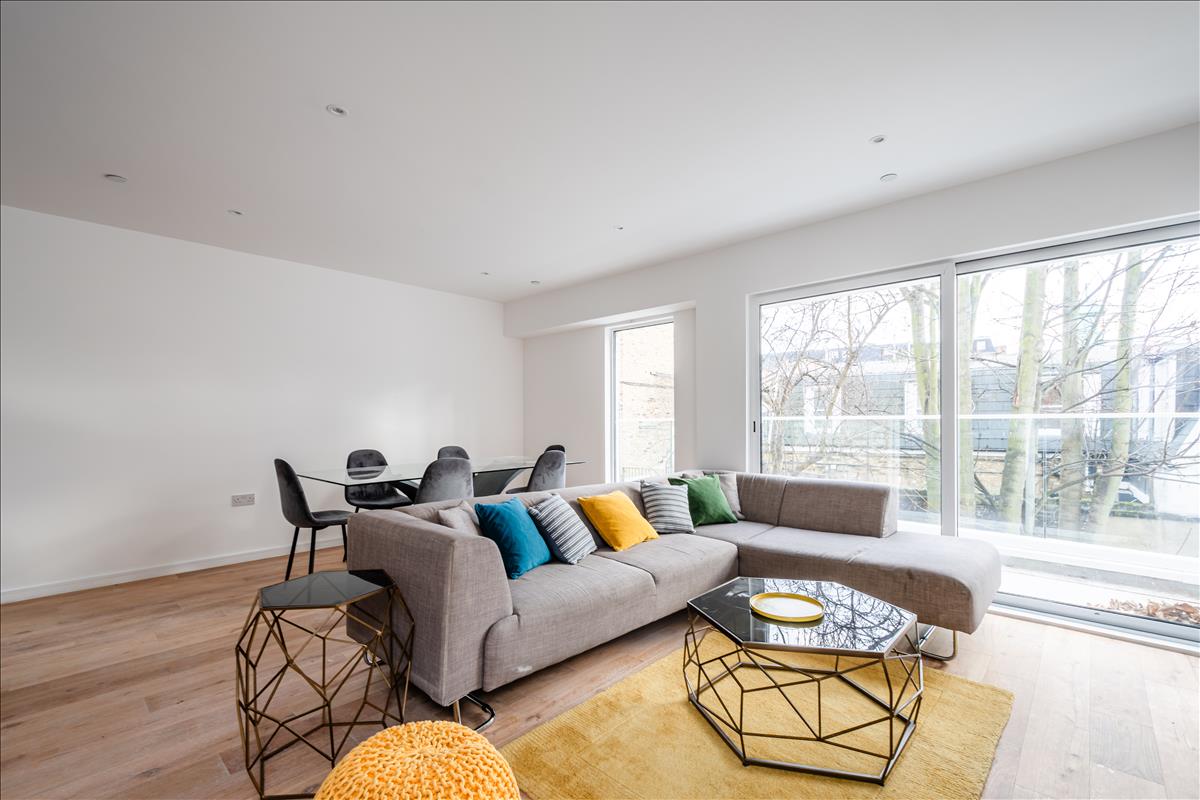 Flat Powell Road in Greater London