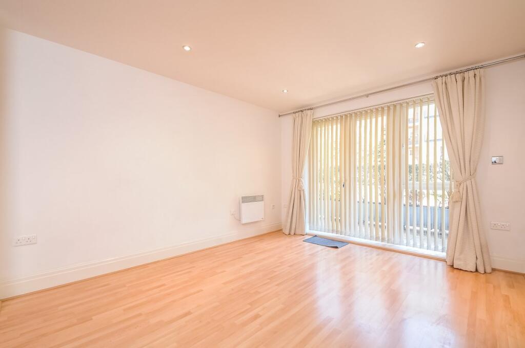 Flat Seven Kings Way in Greater London