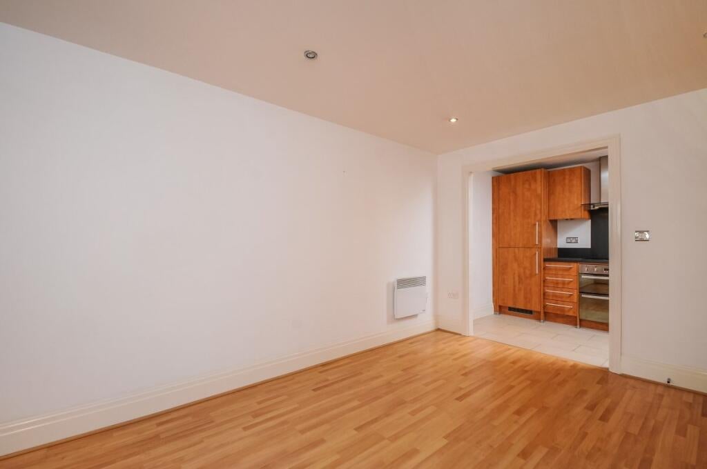 Flat Seven Kings Way in Greater London