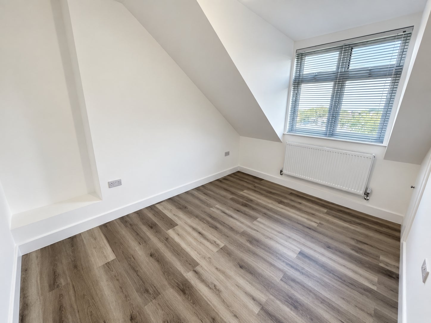 Flat Fernham Road in Greater London