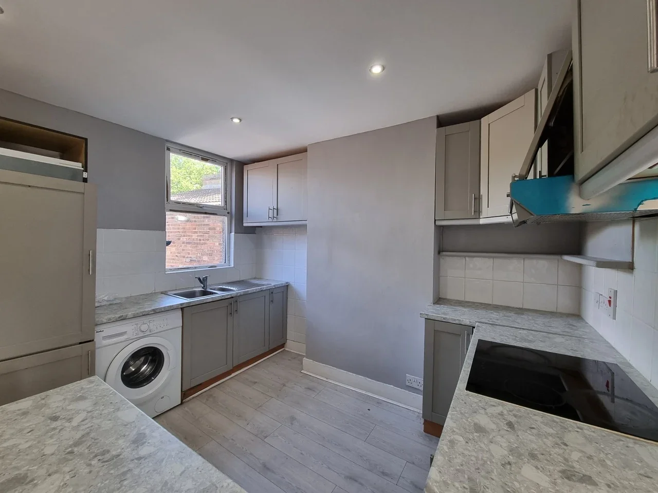 Flat Bounces Road in Greater London