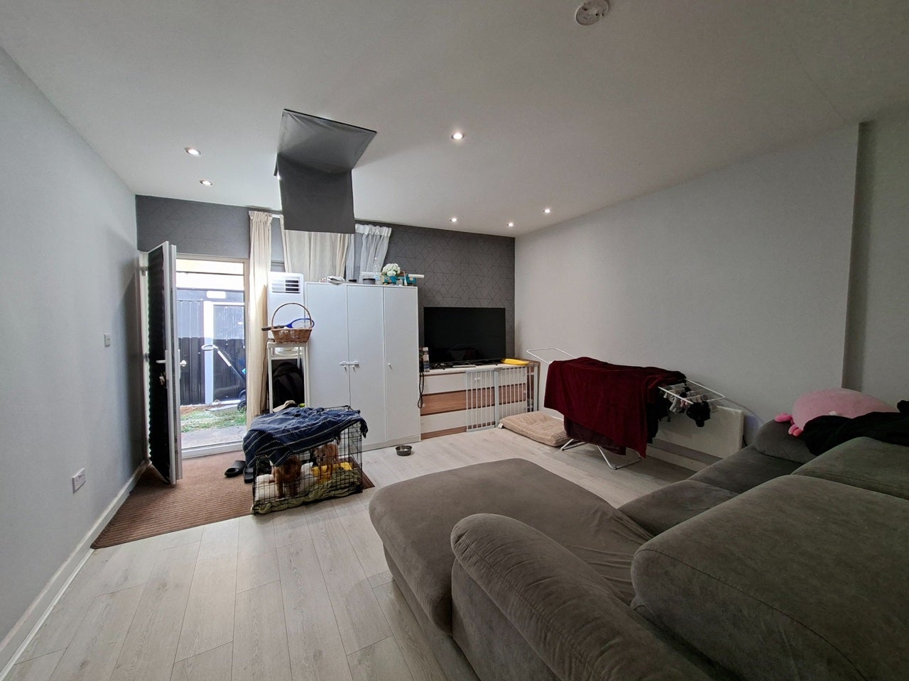 Flat Bounces Road in Greater London