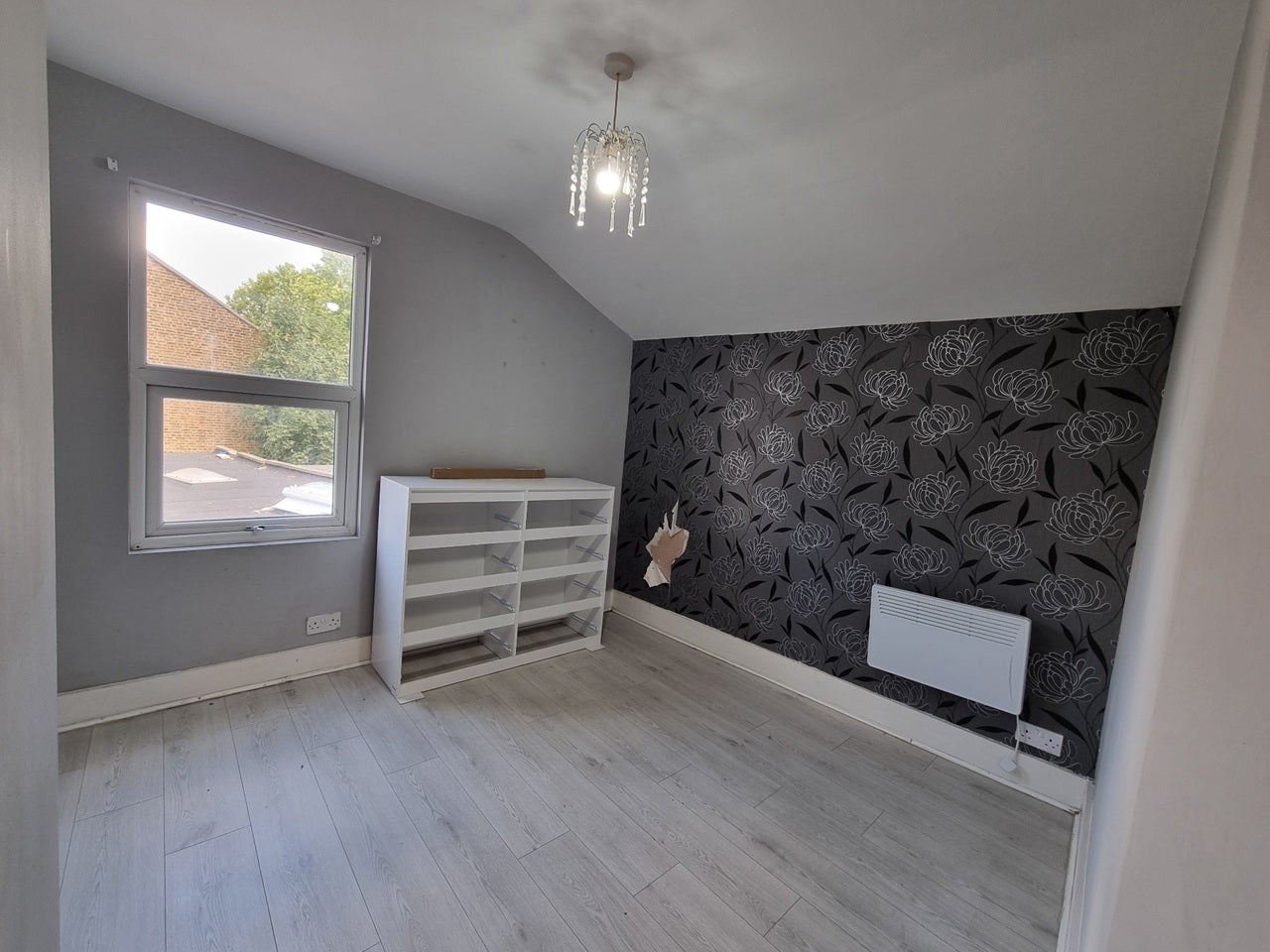 Flat Bounces Road in Greater London