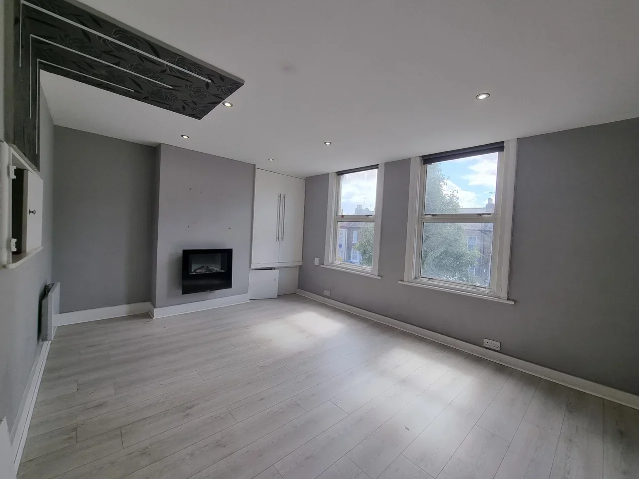 Flat Bounces Road in Greater London