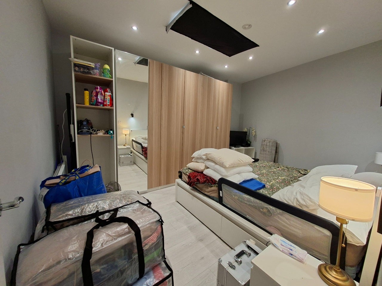 Flat Bounces Road in Greater London