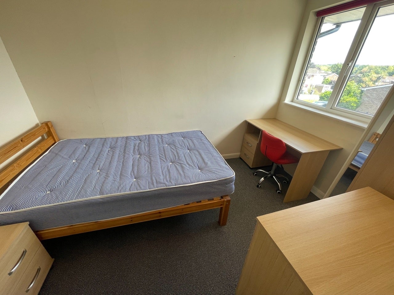 Room Headcorn Drive in Canterbury