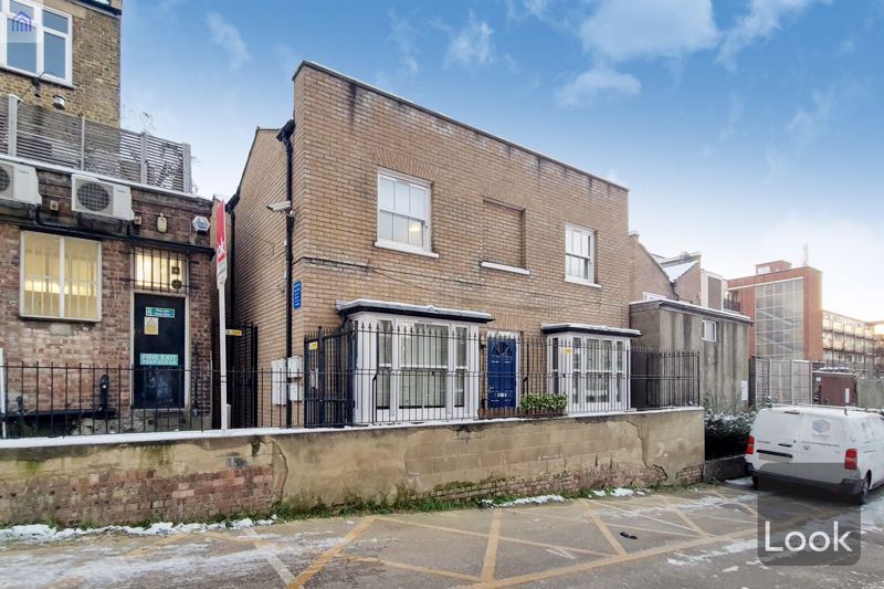 Flat Libra Road in Greater London