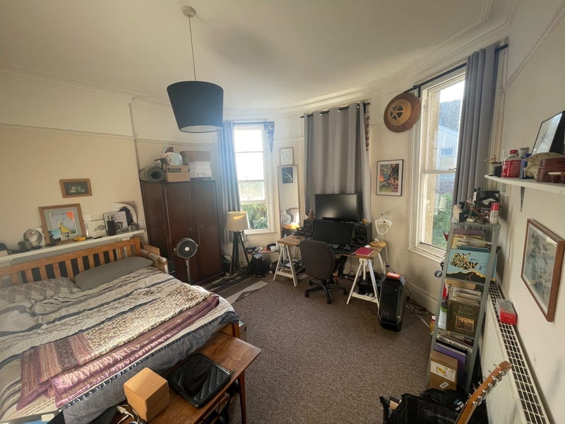 Room Elmgrove Road in Bristol