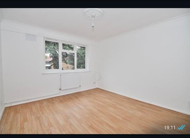 Room Hurst Place in Greater London