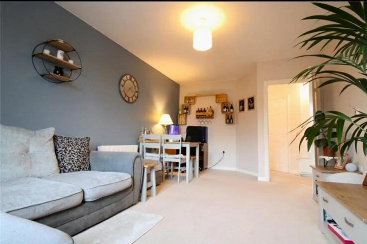 Flat Swan Close in Stratton St. Margaret