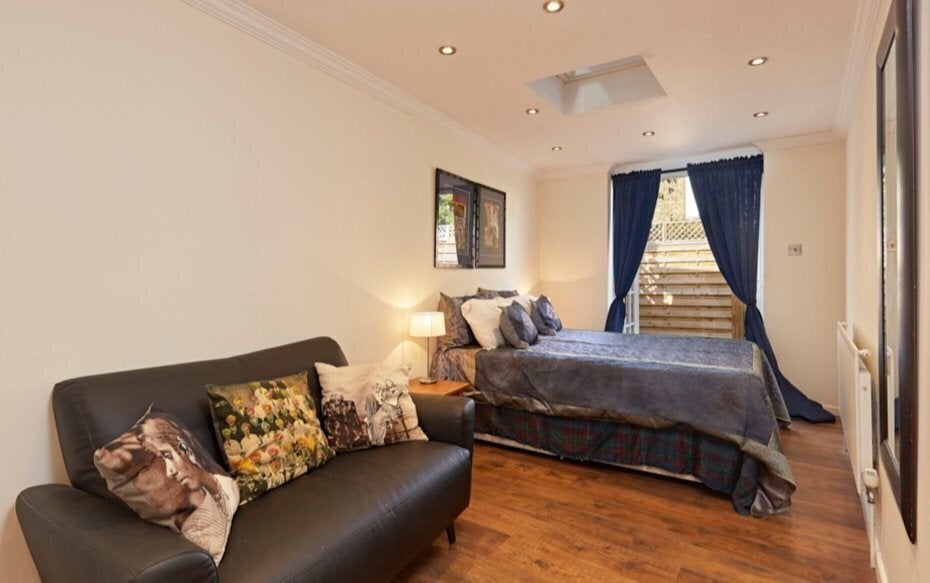 House Ollgar Close in Greater London