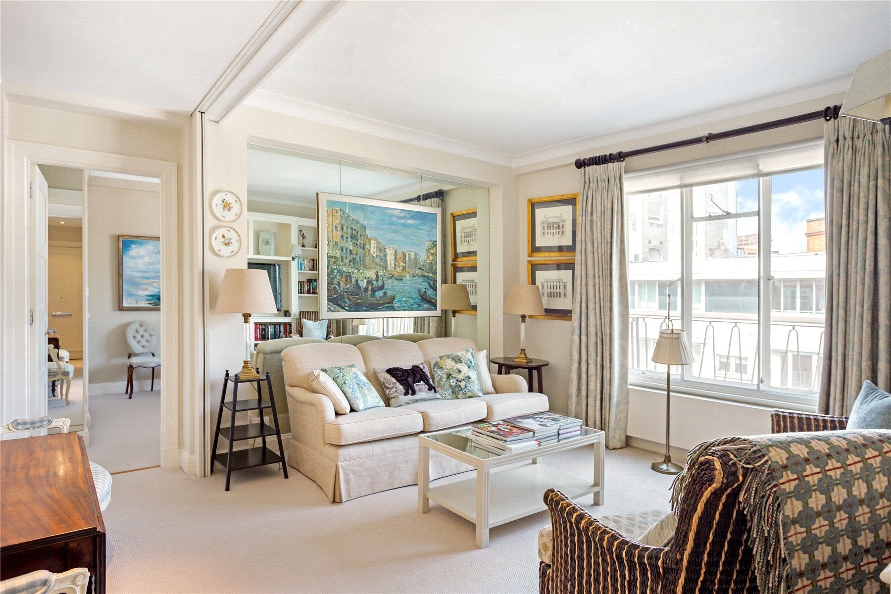 Flat Sloane Court East in Greater London