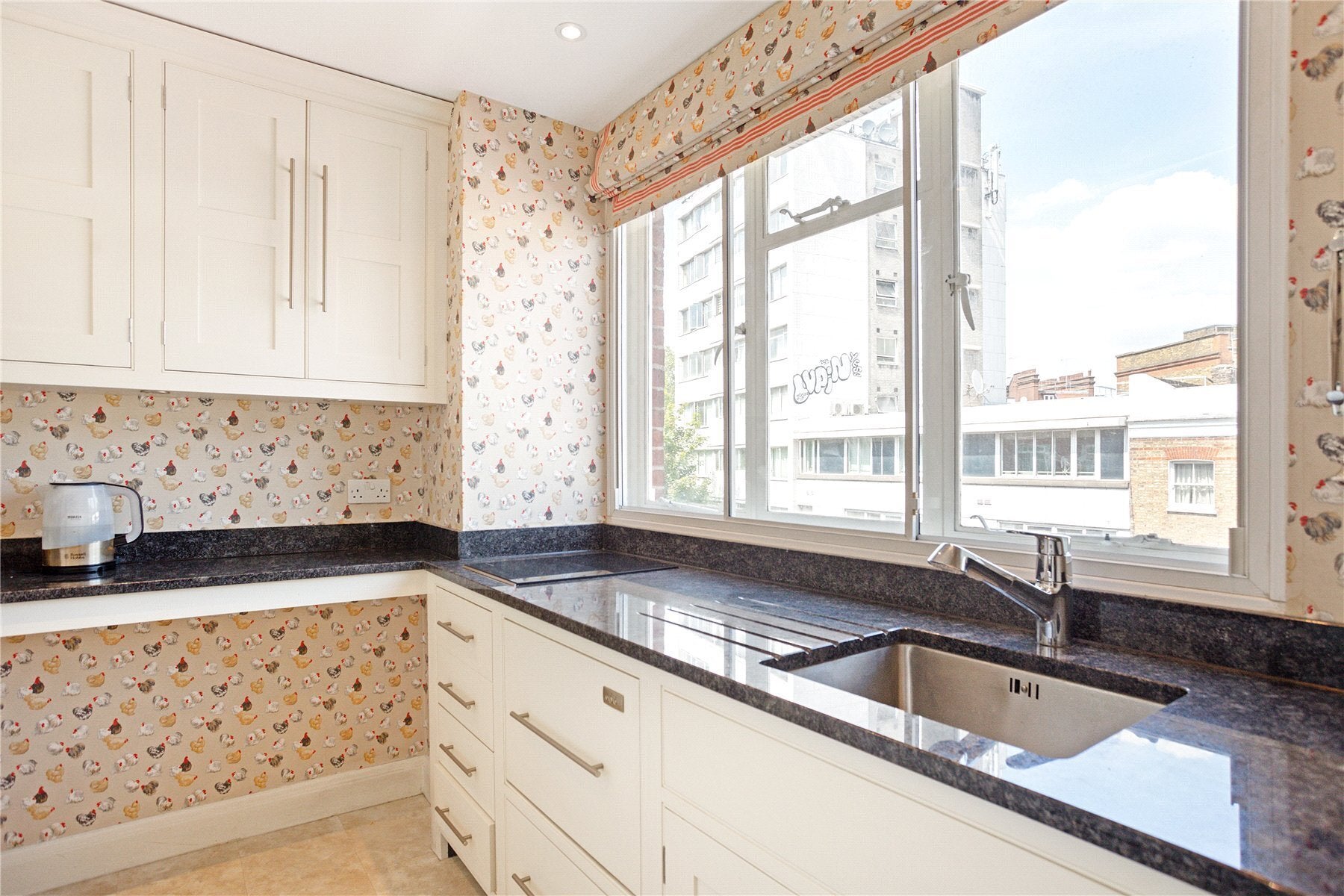 Flat Sloane Court East in Greater London