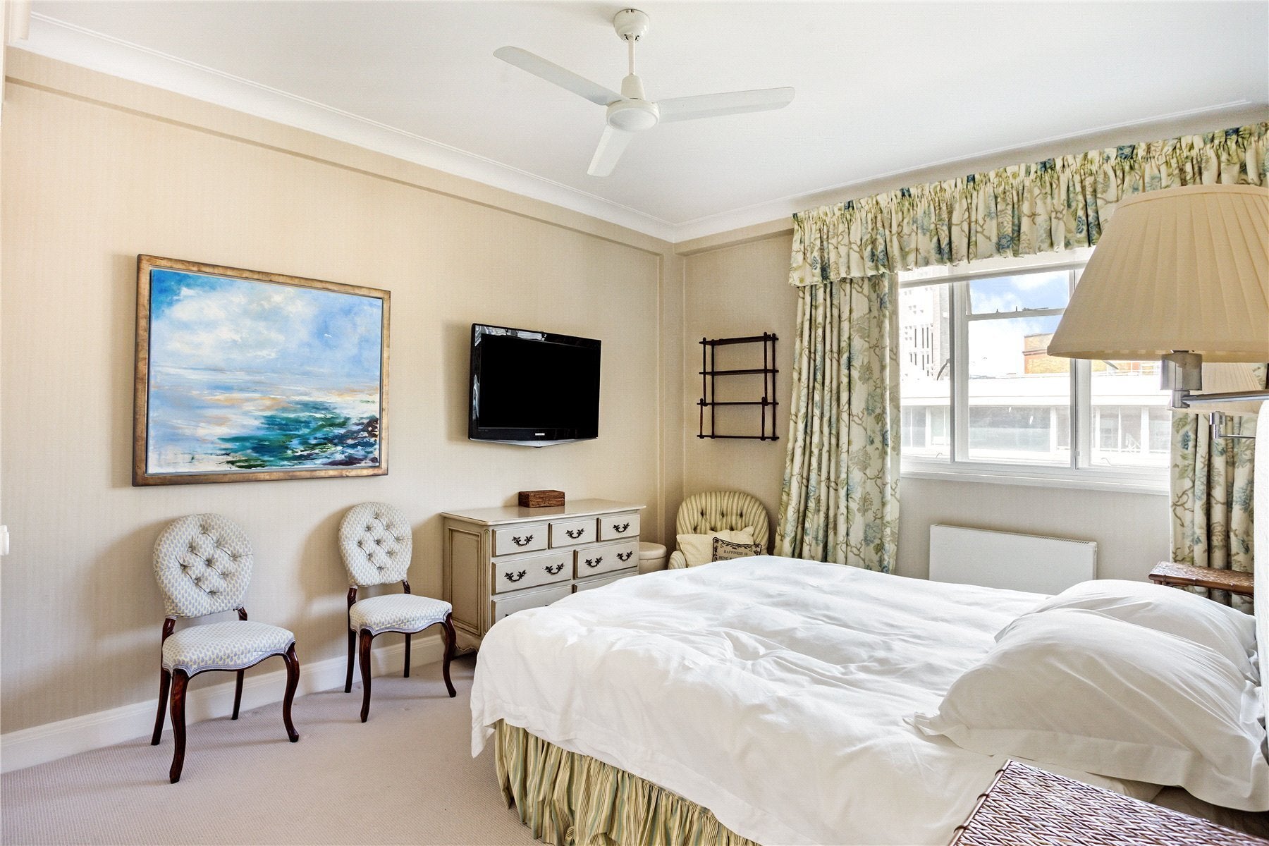 Flat Sloane Court East in Greater London
