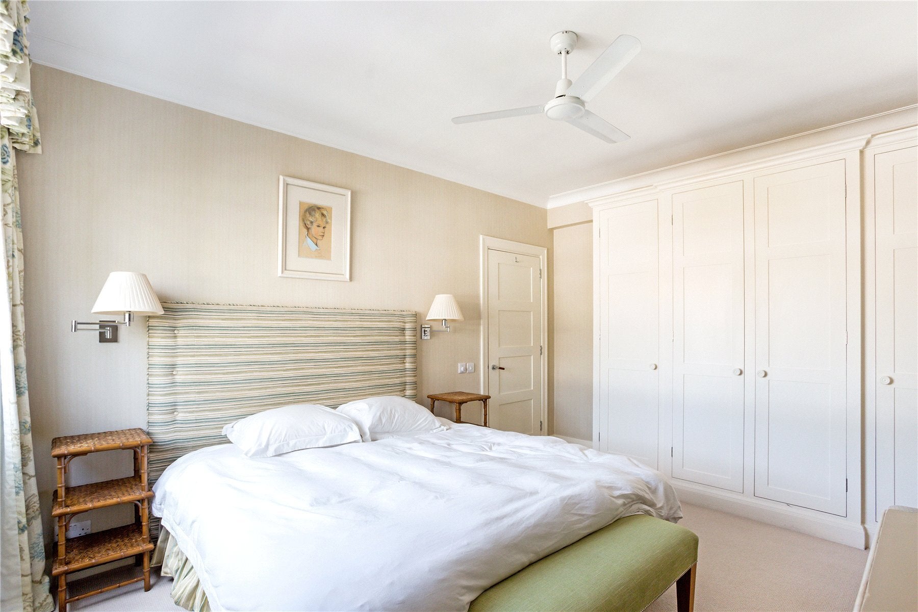 Flat Sloane Court East in Greater London