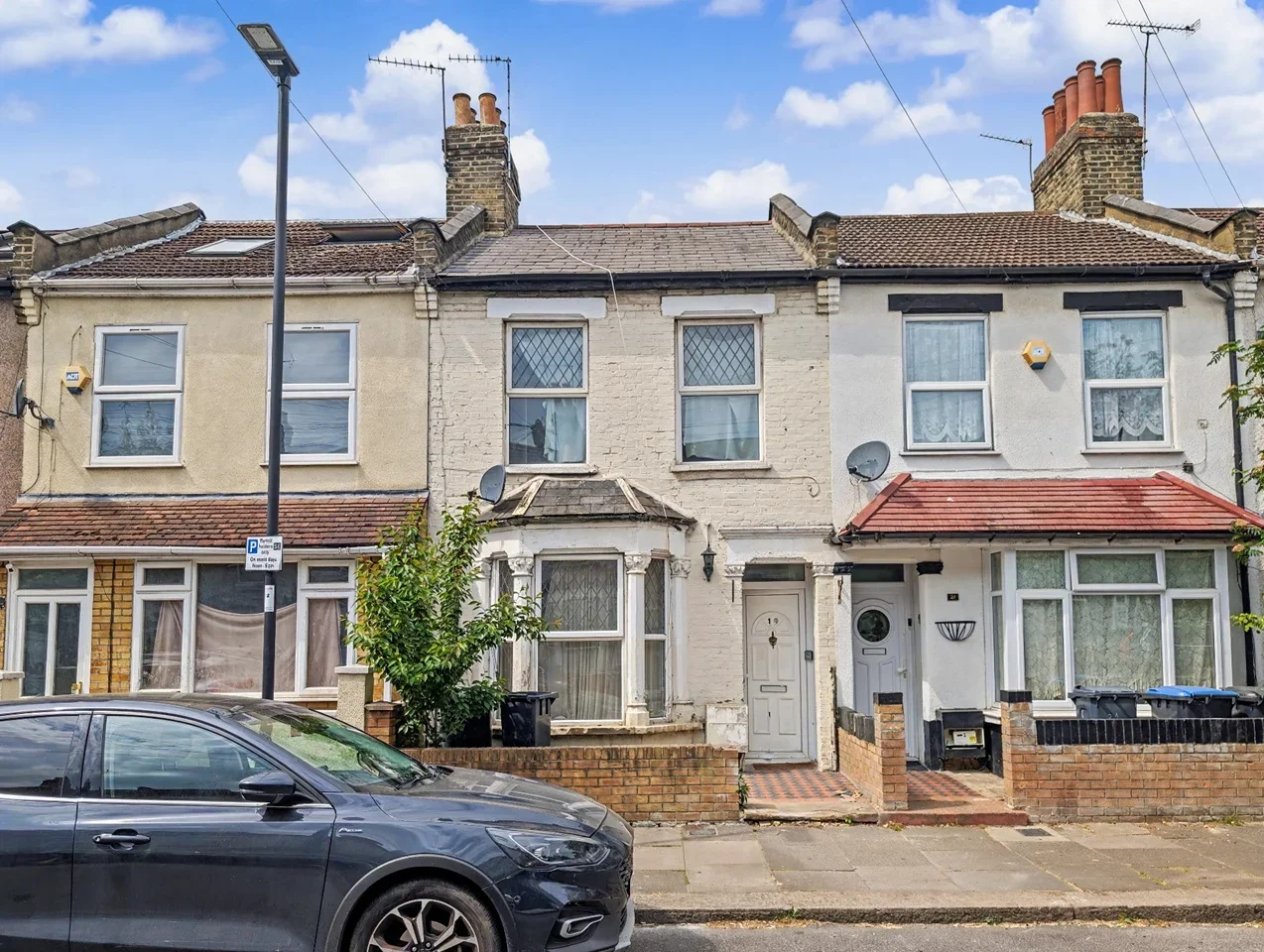 House Raynham Avenue in Greater London
